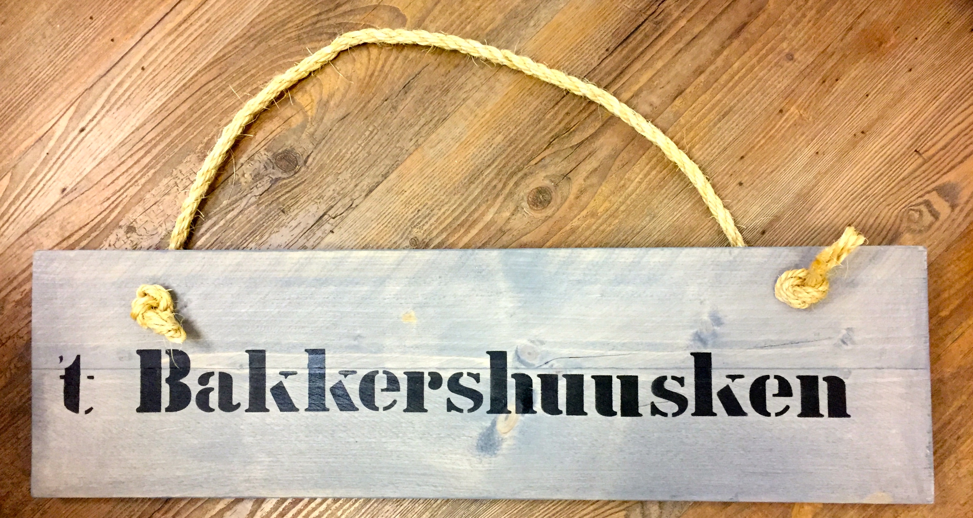 NAAMBORDEN - Martwienkel, houten speuken, kinderkapstok, vintage, tekstborden, veel hout, gastels hout, houten borden, houten tekstborden, houtenspreuken.nl, houtenspreuken, en spreuk, metallic wooden slogan, slogan ...